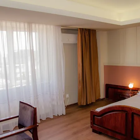 New Royal Hotel